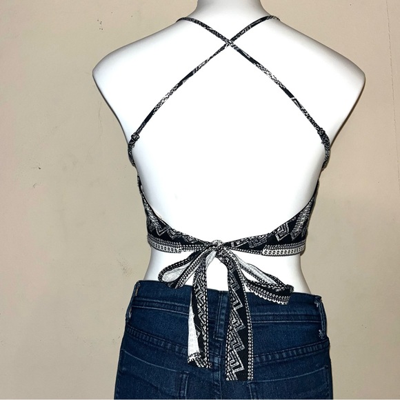 Fashion on earth by Dry Goods cotton black and white print high neck halter top - Picture 8 of 10